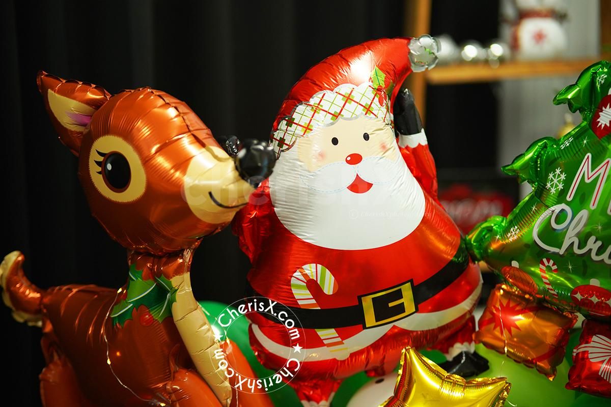 This festive bouquet is sure to bring a smile to anyone’s face