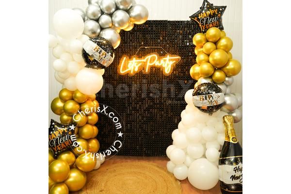 The black sequin backdrop will add brightness to your new year's night