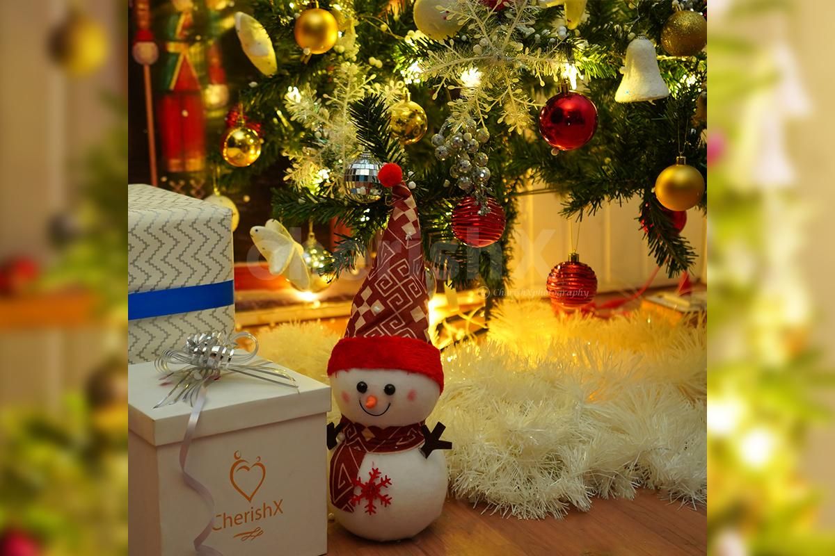 A snowman in the corner is exactly what you need to complete the party décor
