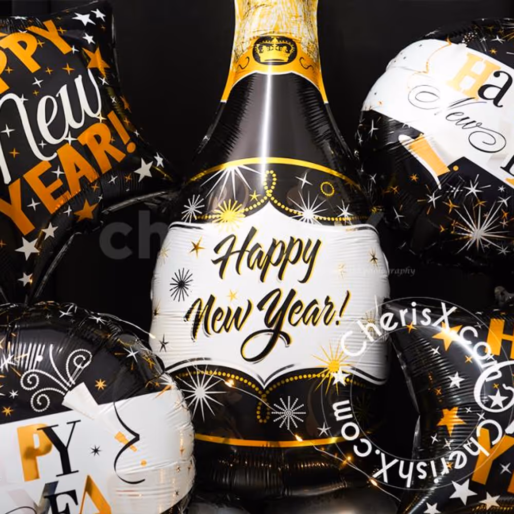 The star-shaped printed foil balloon is an elegant accessory