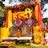 The golden chowki in the centre sets a royal look
