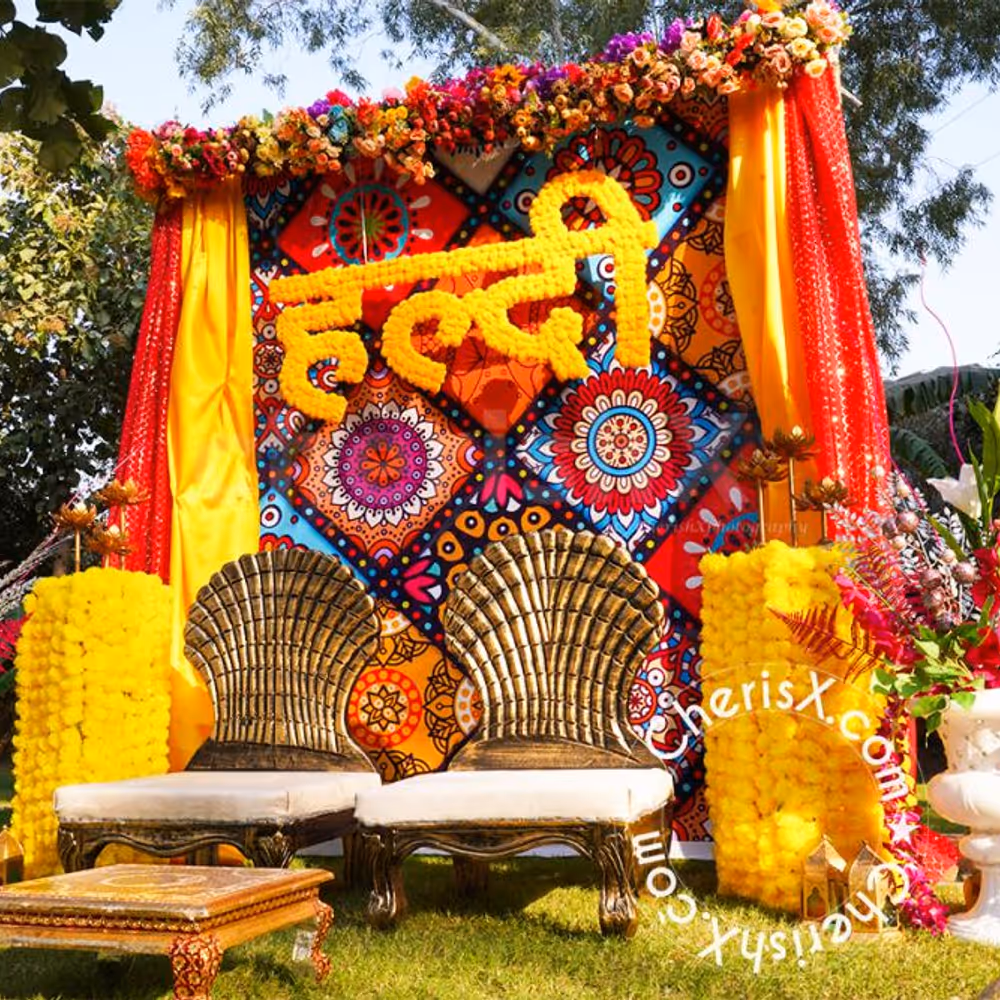The golden chowki in the centre sets a royal look