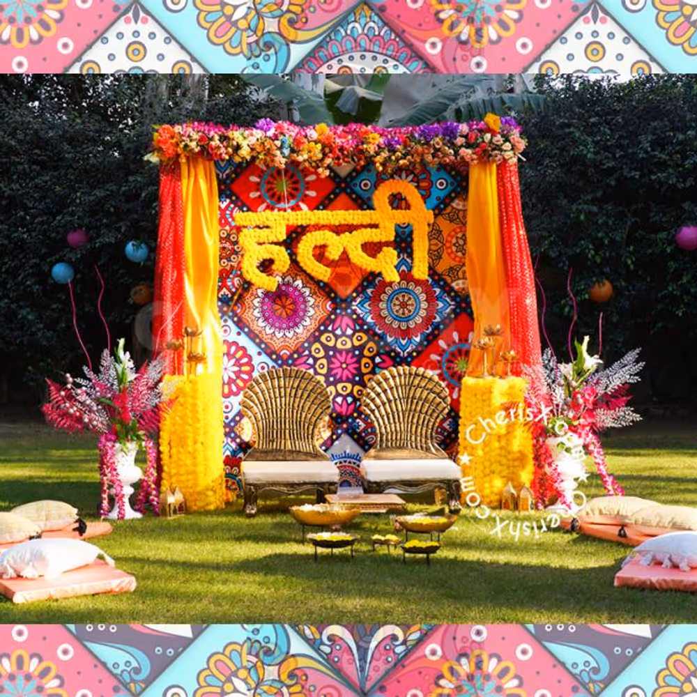 The small brass lamps are set in the corner to enhance the décor appeal