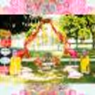 The table with garlands enhances the aesthetics