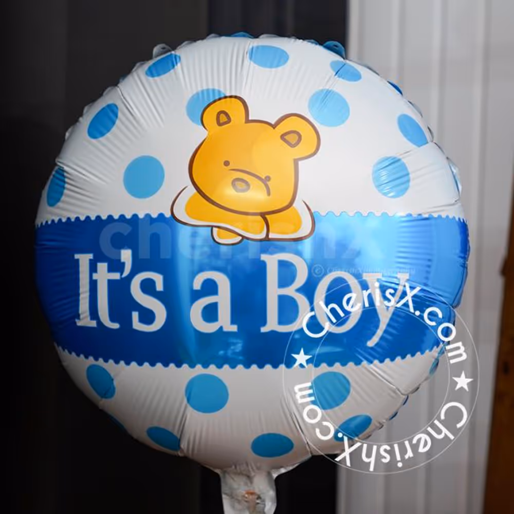 The moon foil balloon adds positive significance to the celebrations