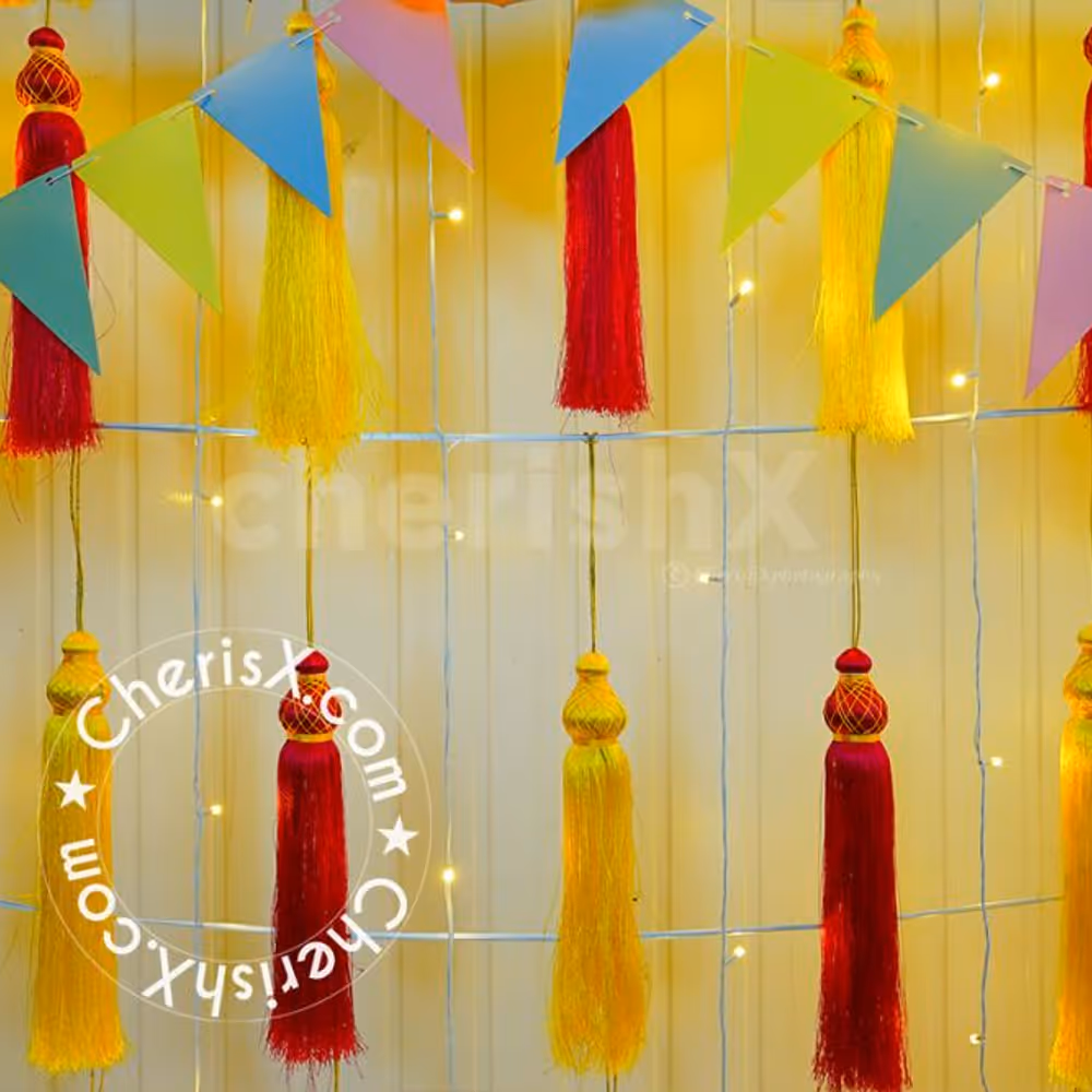 The garlands and lights added to the backdrop are an attractive sight