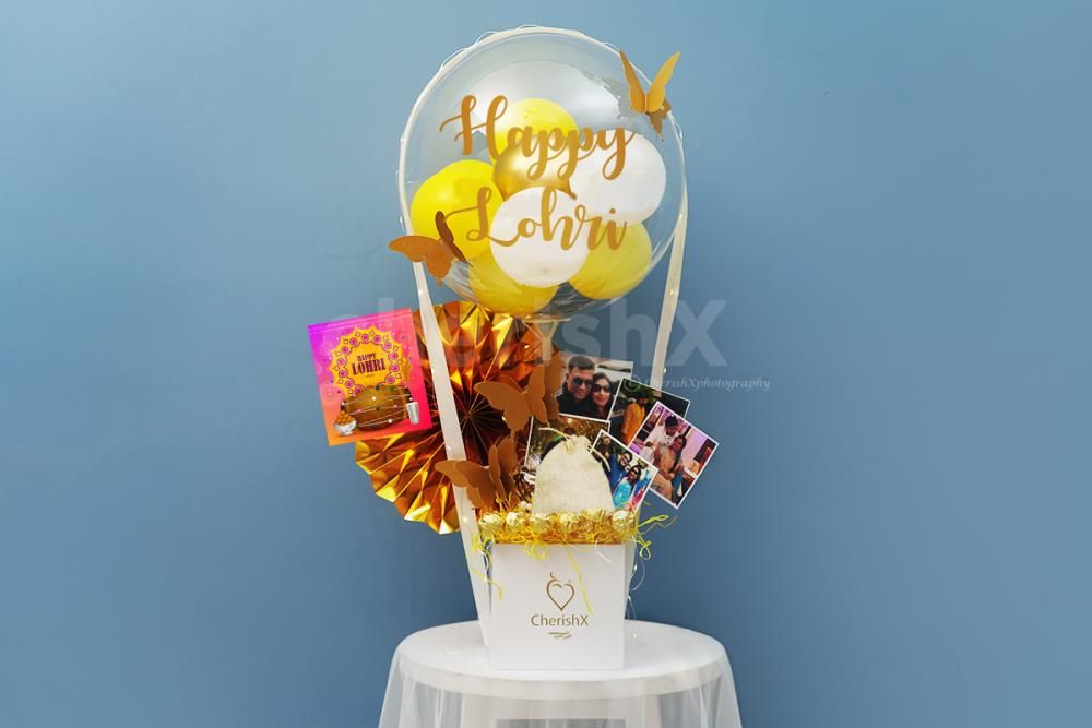 The colourful balloons with vibrant colour combination make it appealing at the first sight