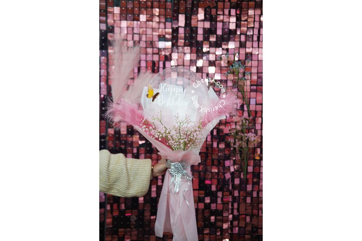 The attractive balloon bouquet is suitable for any occasion