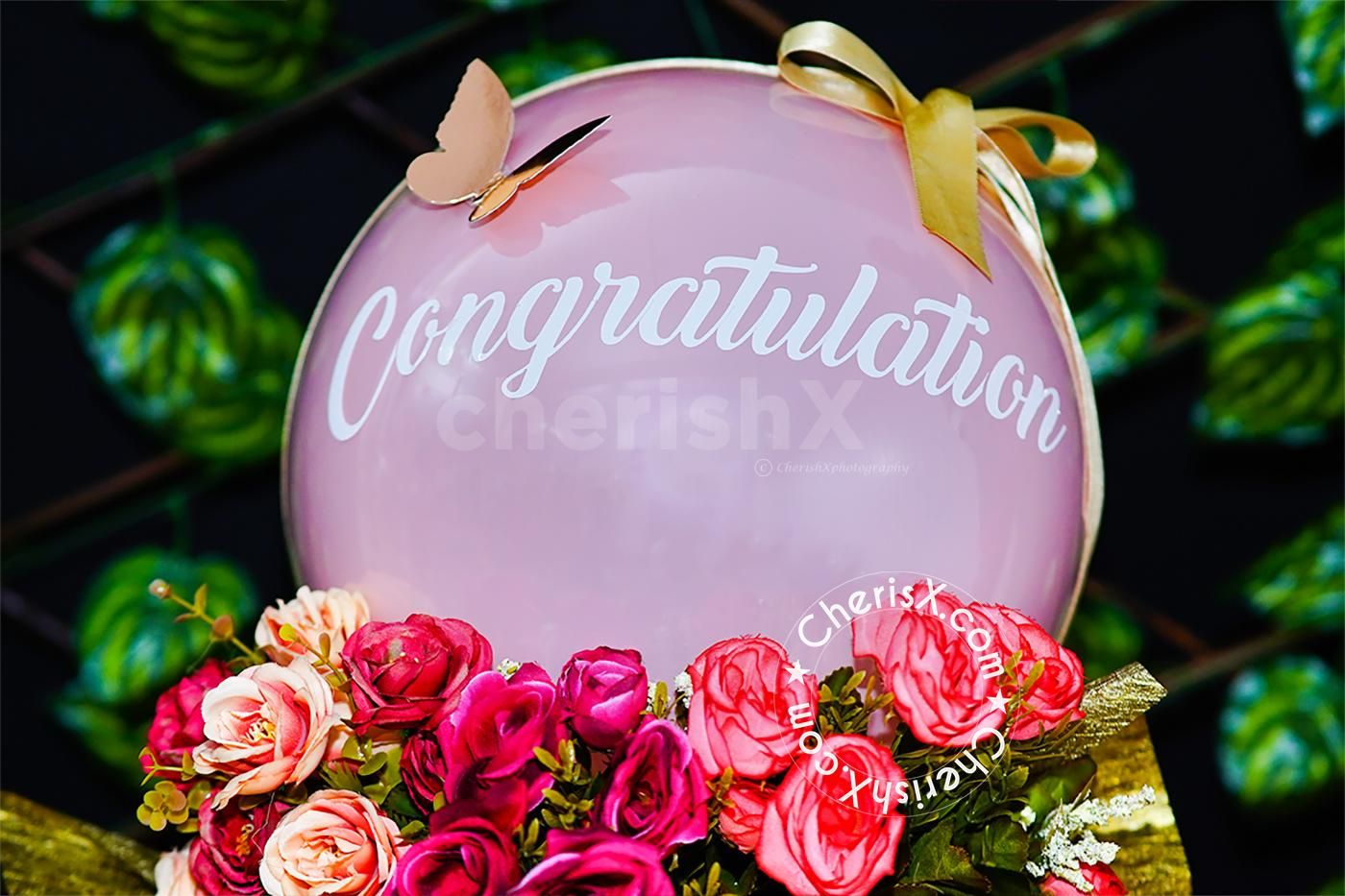 Its stylish design of pink flowers makes it eye-catching