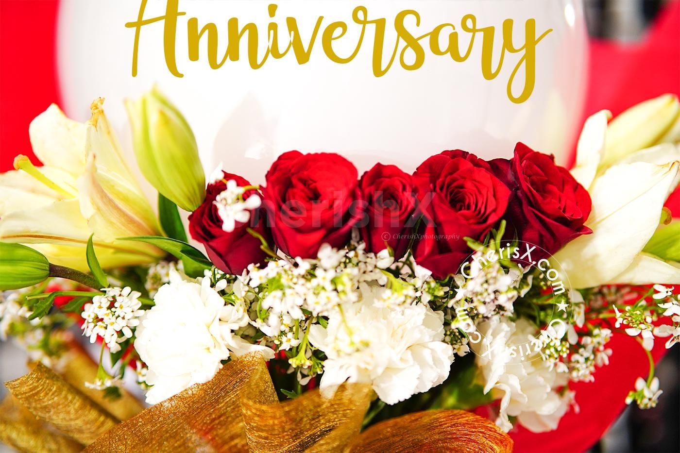 The best gift for any anniversary is this balloon and flower special bouquet