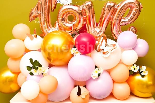 The balloon bouquet is a unique addition to your Valentine’s celebration this season