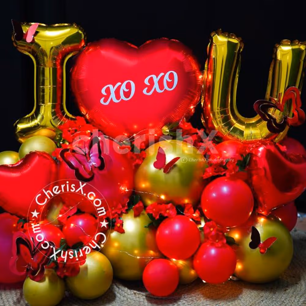 The red and golden balloon combination is a priceless addition to the hamper