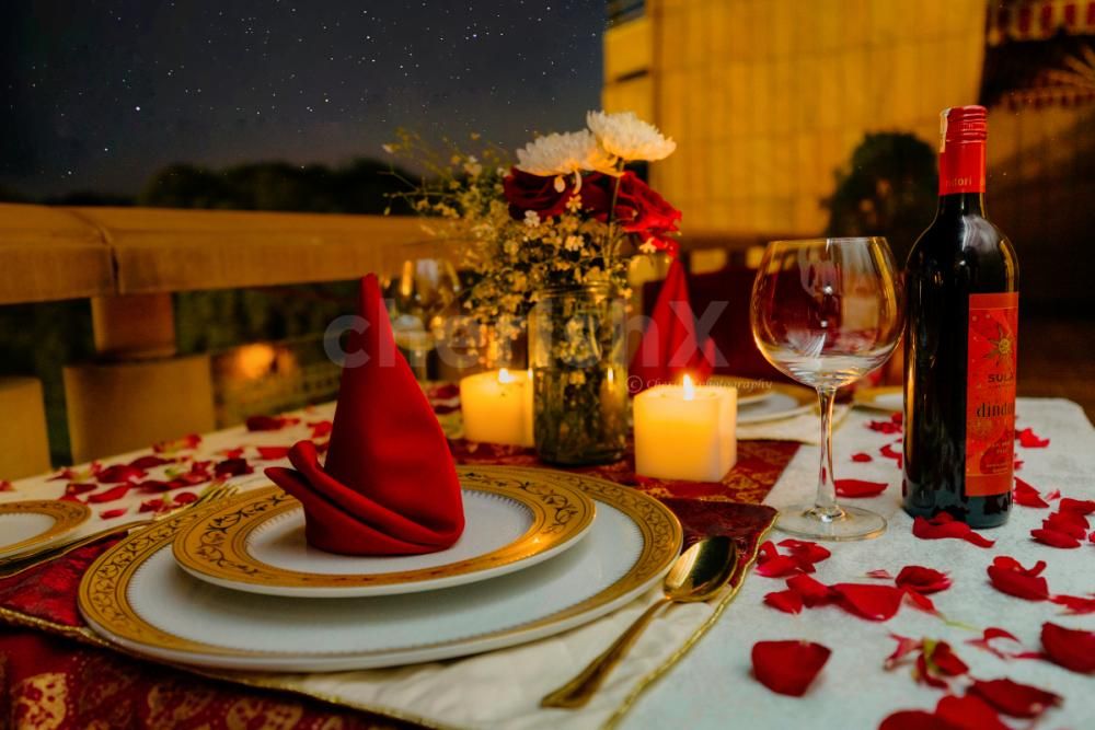 The best way to celebrate Valentine’s Day is with this romantic dinner setup