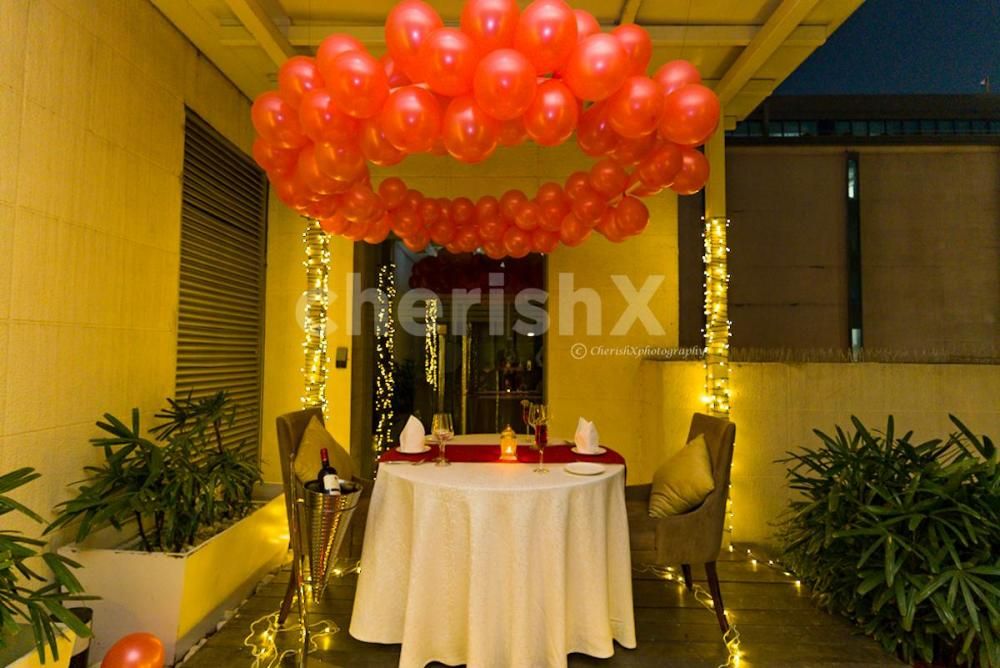 The night of romantic celebrations is made exciting with Viva’s special ambience and meals