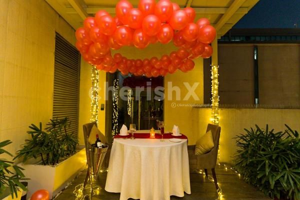 The night of romantic celebrations is made exciting with Viva’s special ambience and meals