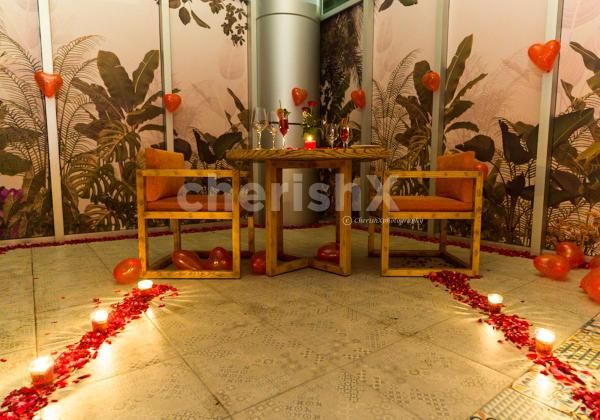 Enjoy the specially decorated area for couples at L'osteria Bella