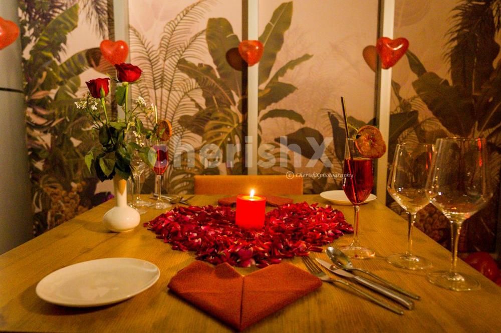 Enjoy the specially decorated area for couples at L'osteria Bella