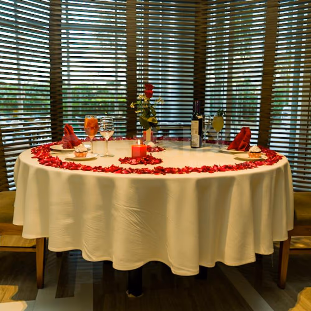 The night of PDR dining for couples is sure to be one of the most romantic