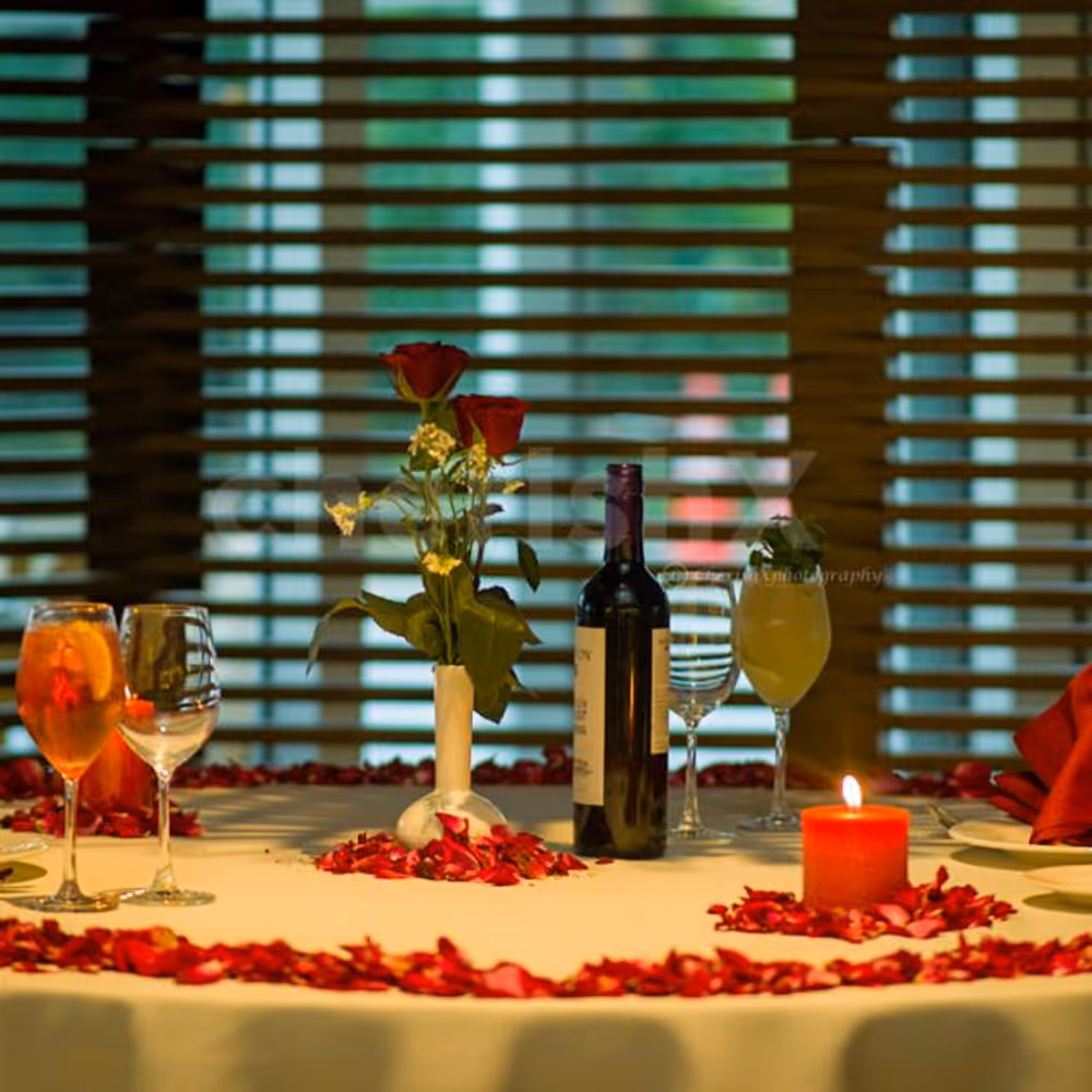 This dinner at Holiday Inn provides couples with a unique culinary experience.