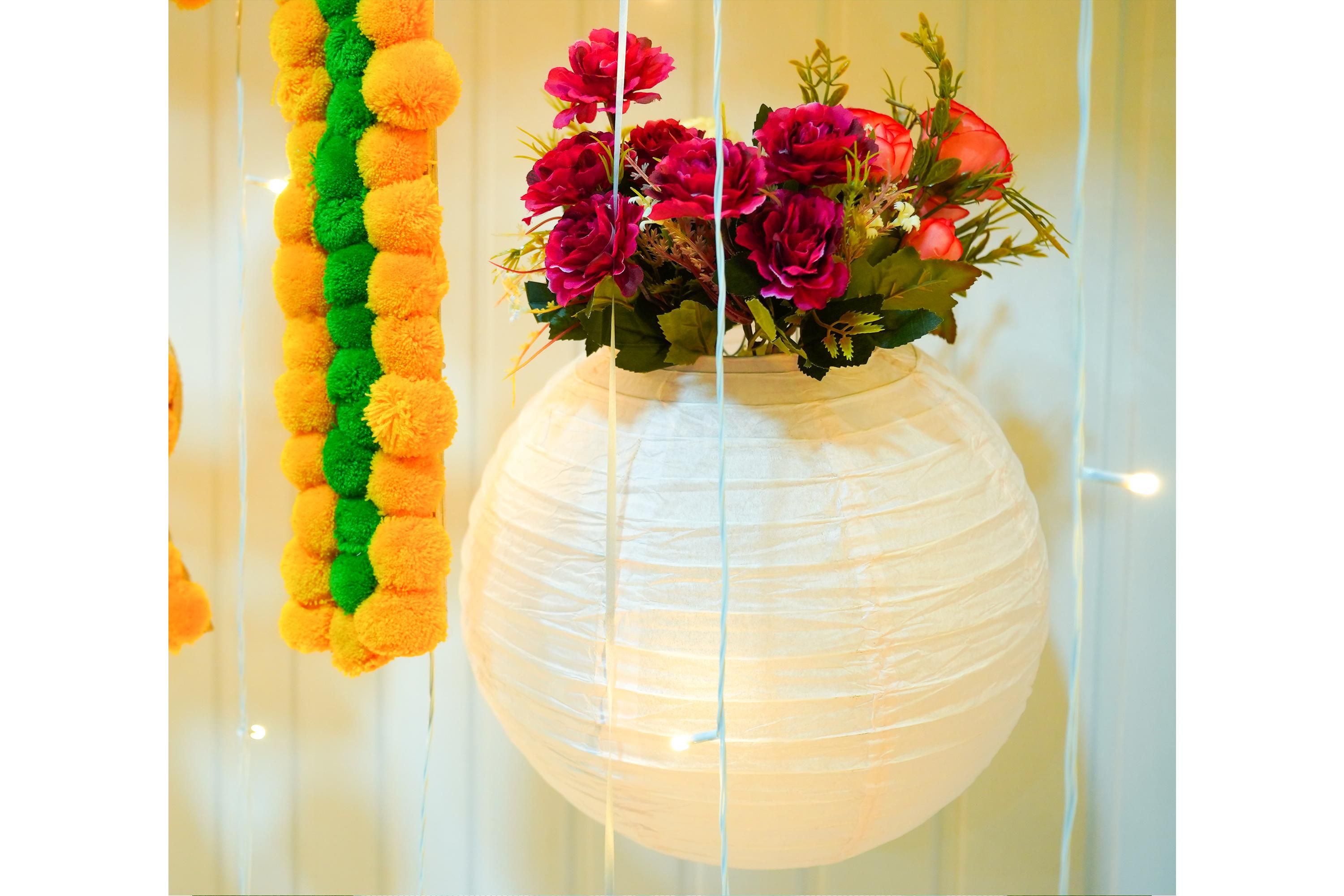 The floral décor mehndi setup is special for its loud but elegant intricacies