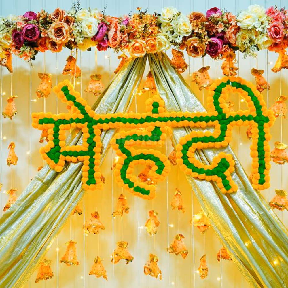 The lotus pots add positive and pure vibes to your mehndi celebration