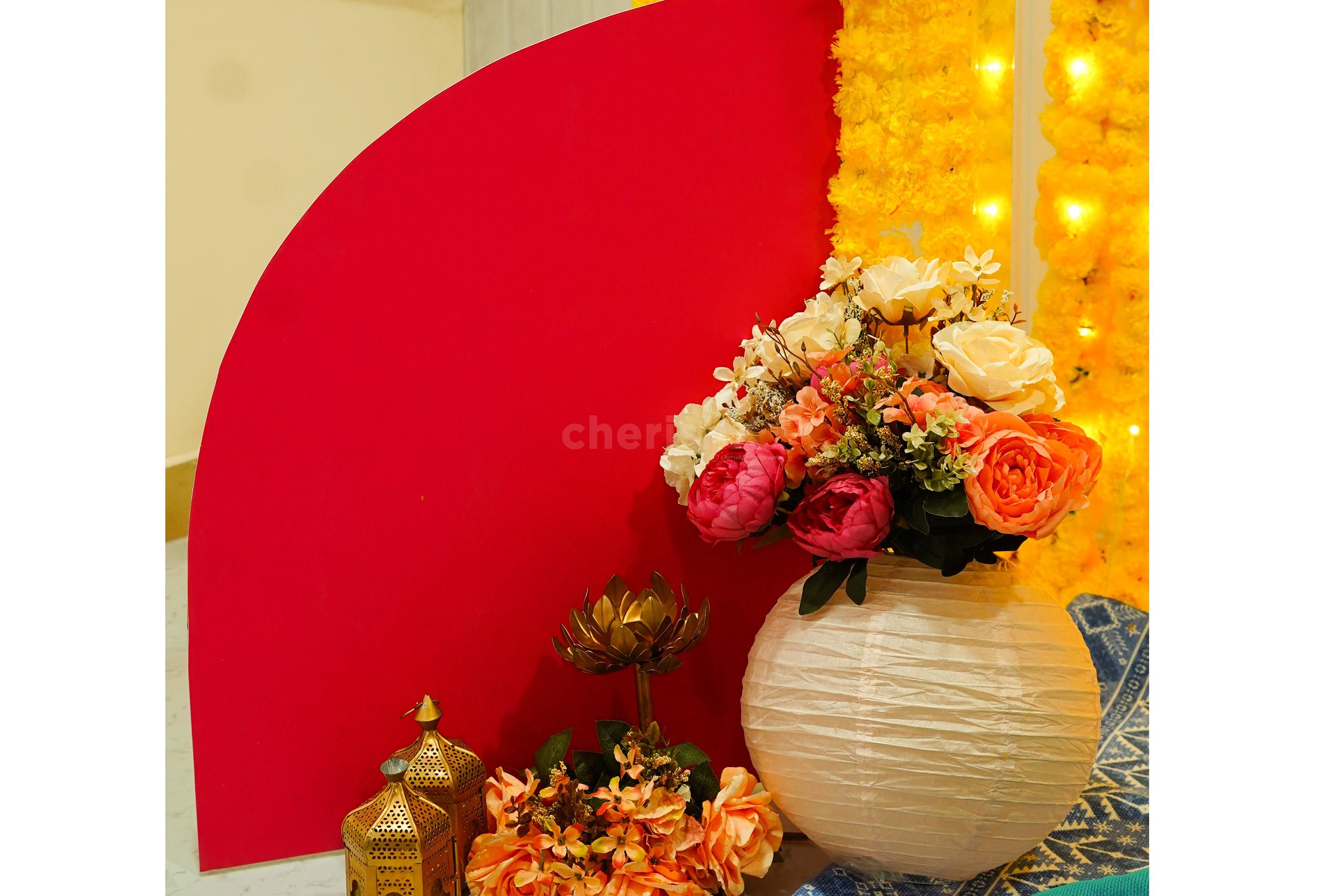 The brass lamps and pots add elegance and style to the occasion