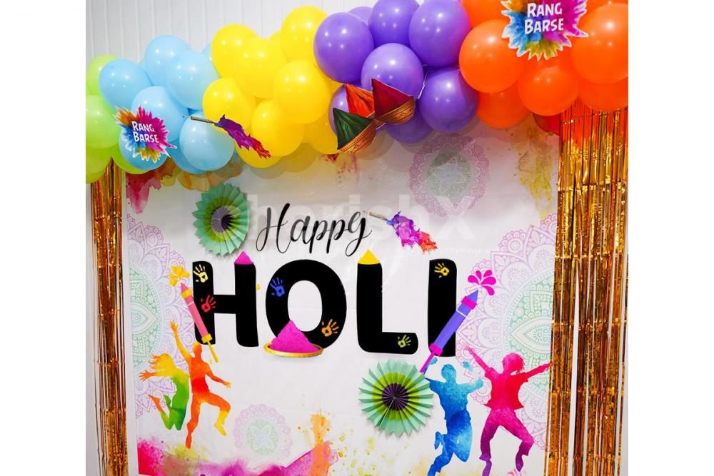 The colorful balloons infuse Holi vibes into the ambience.