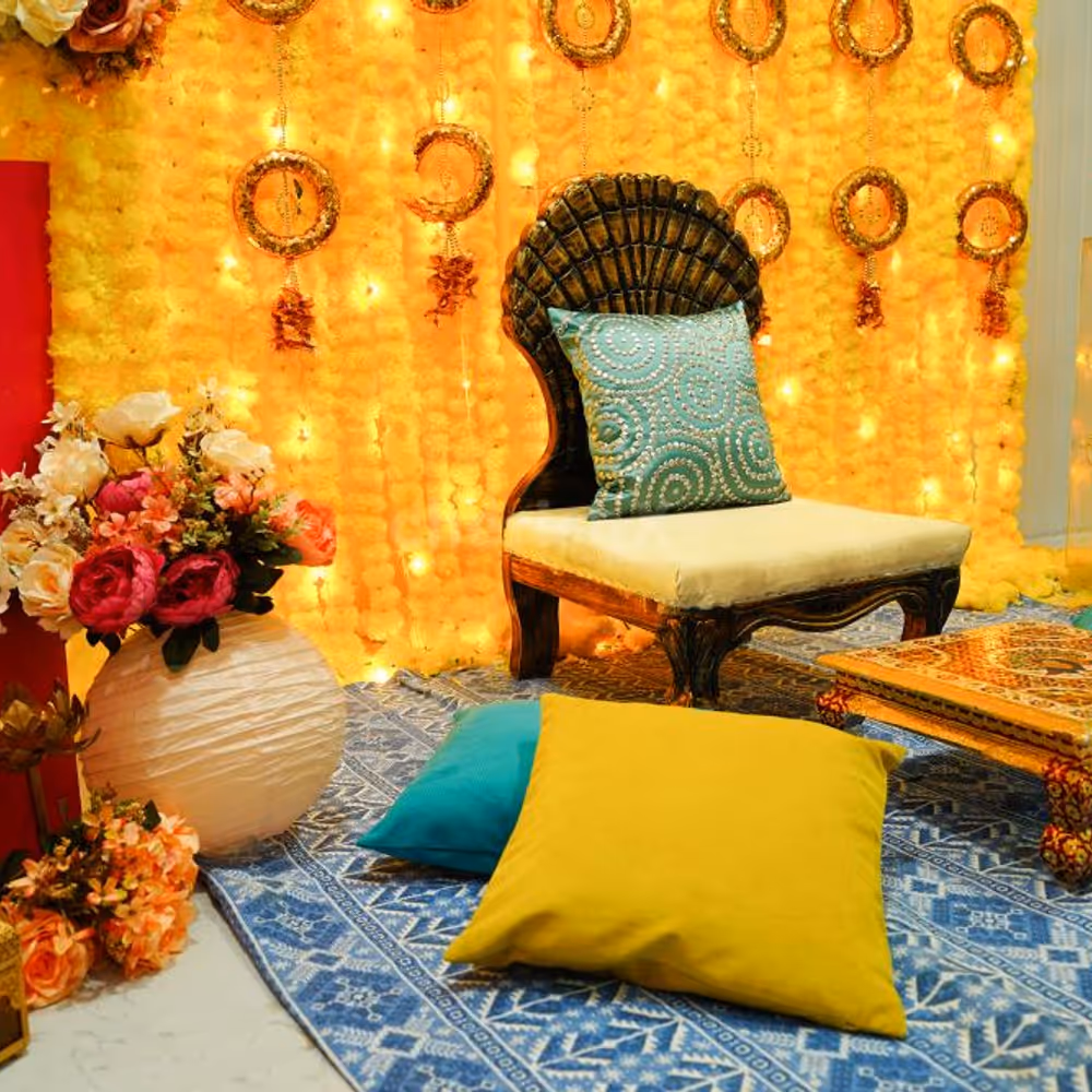 The special candle stands on the side are certainly a classy add-on