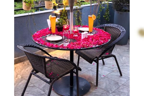 We bring to you the most memorable Valentine’s experience with a stay and food you cannot miss