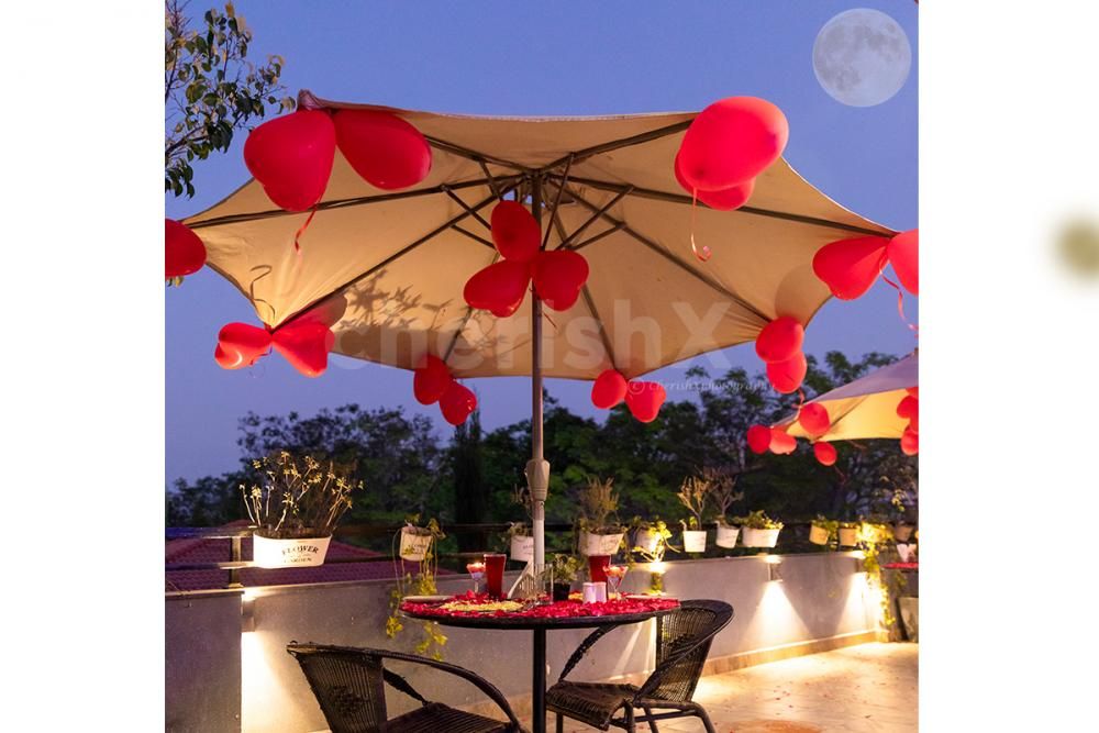 The rose petals add romantic vibes to your Valentine’s celebrations