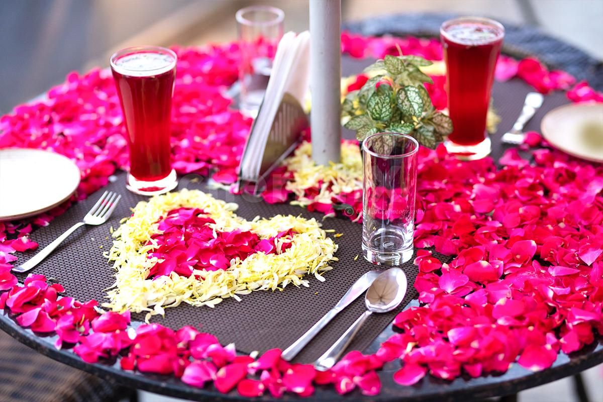 Choose aerated beverages or mocktails as you like.