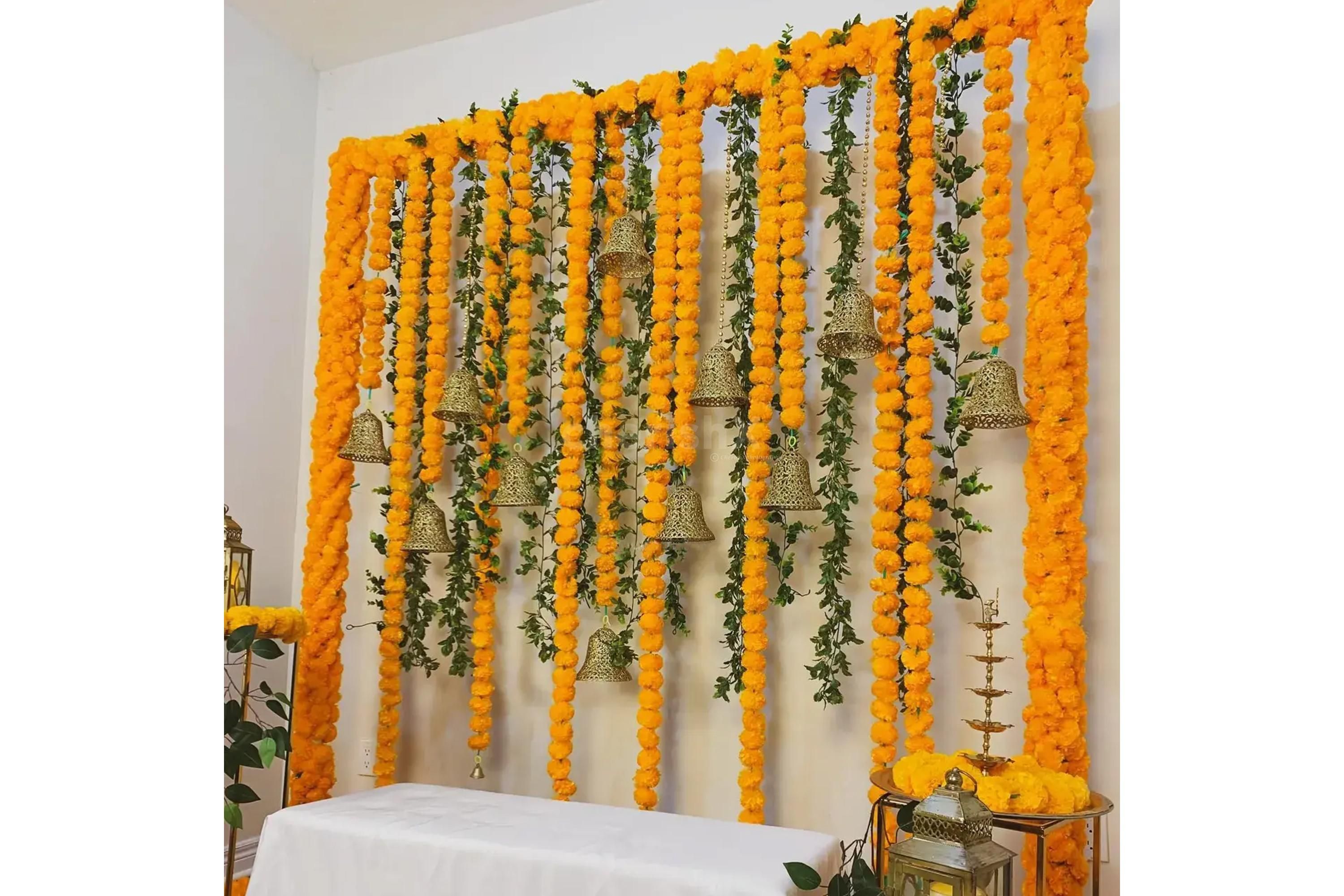 The contrasting green and orange colours make it lively for the occasion