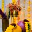 The different accessories of lamps and pots promise a vibrant atmosphere