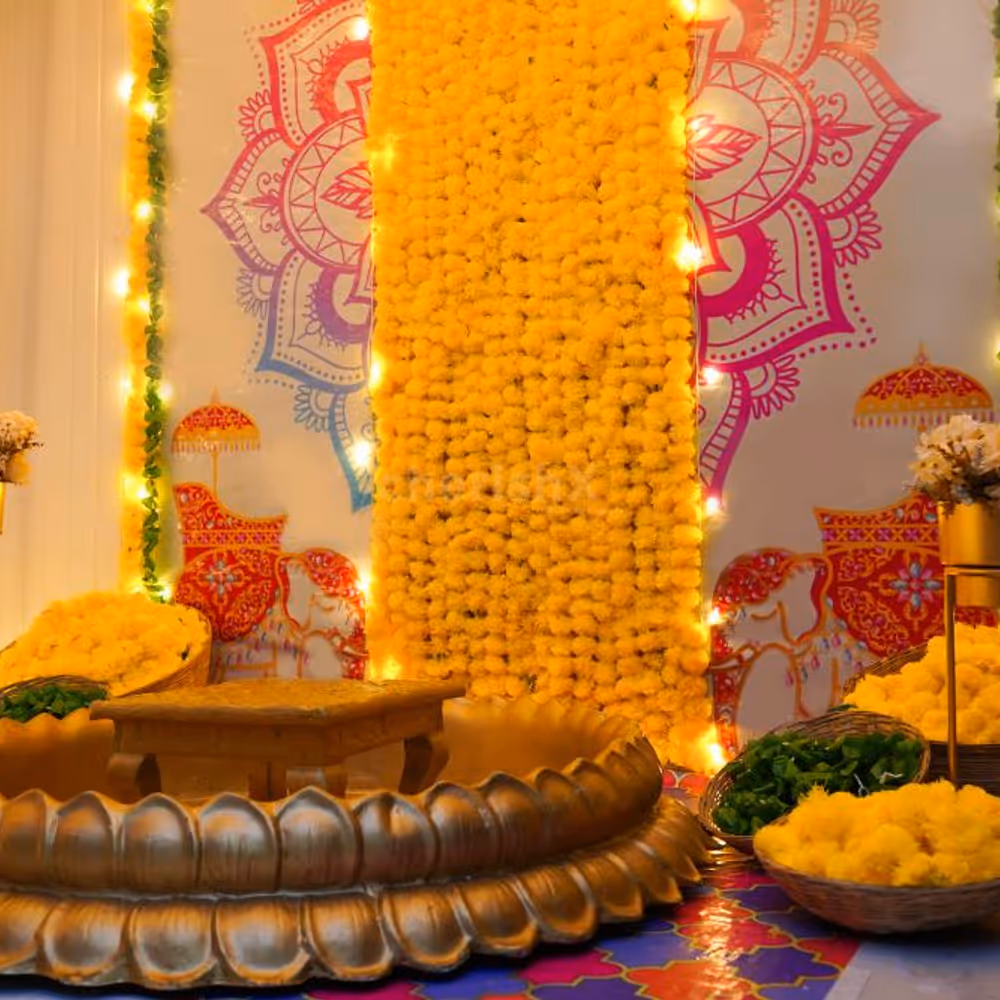 You will love the sight of flowers placed in beautiful pots in the setup