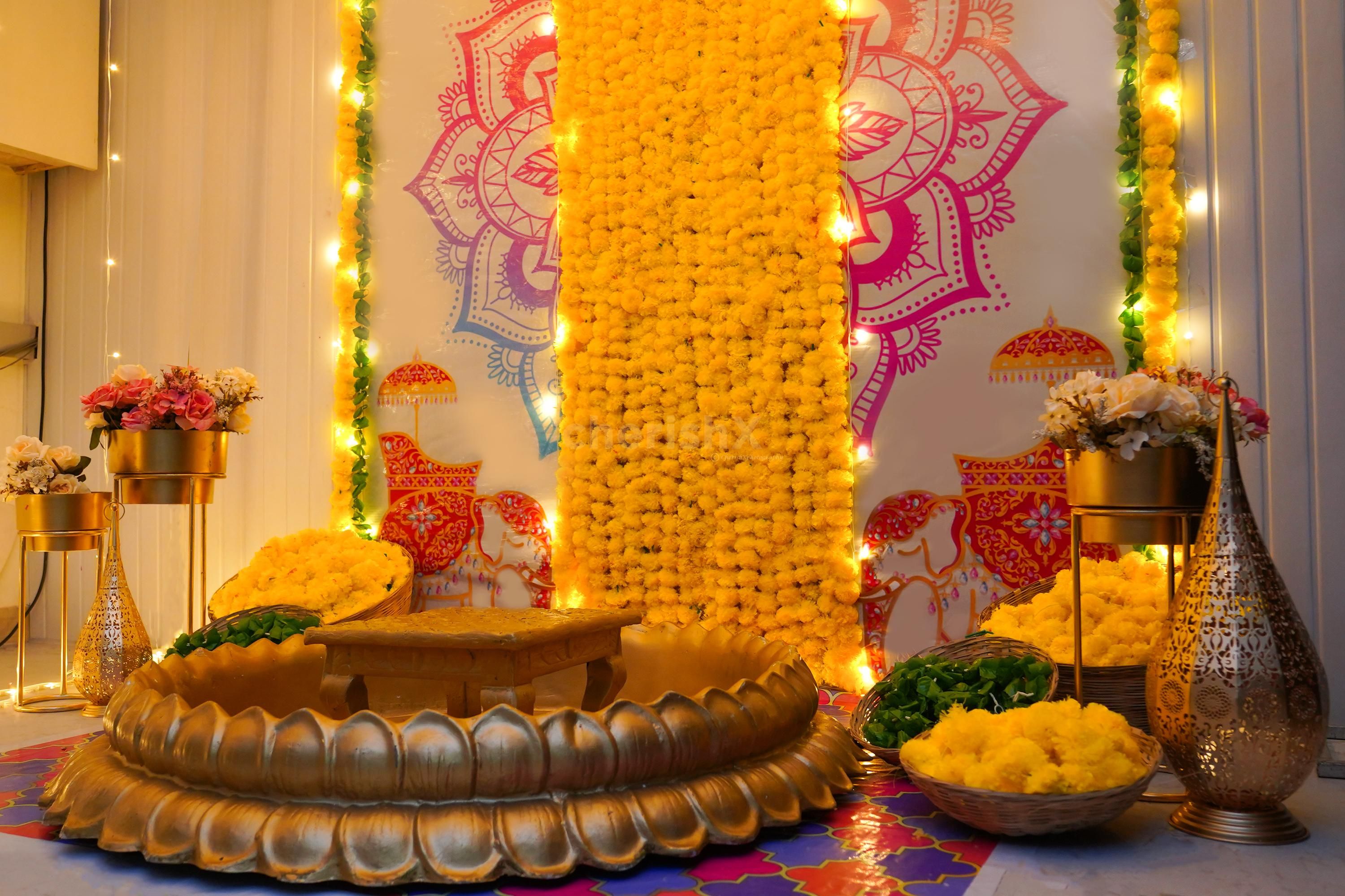 You will love the sight of flowers placed in beautiful pots in the setup