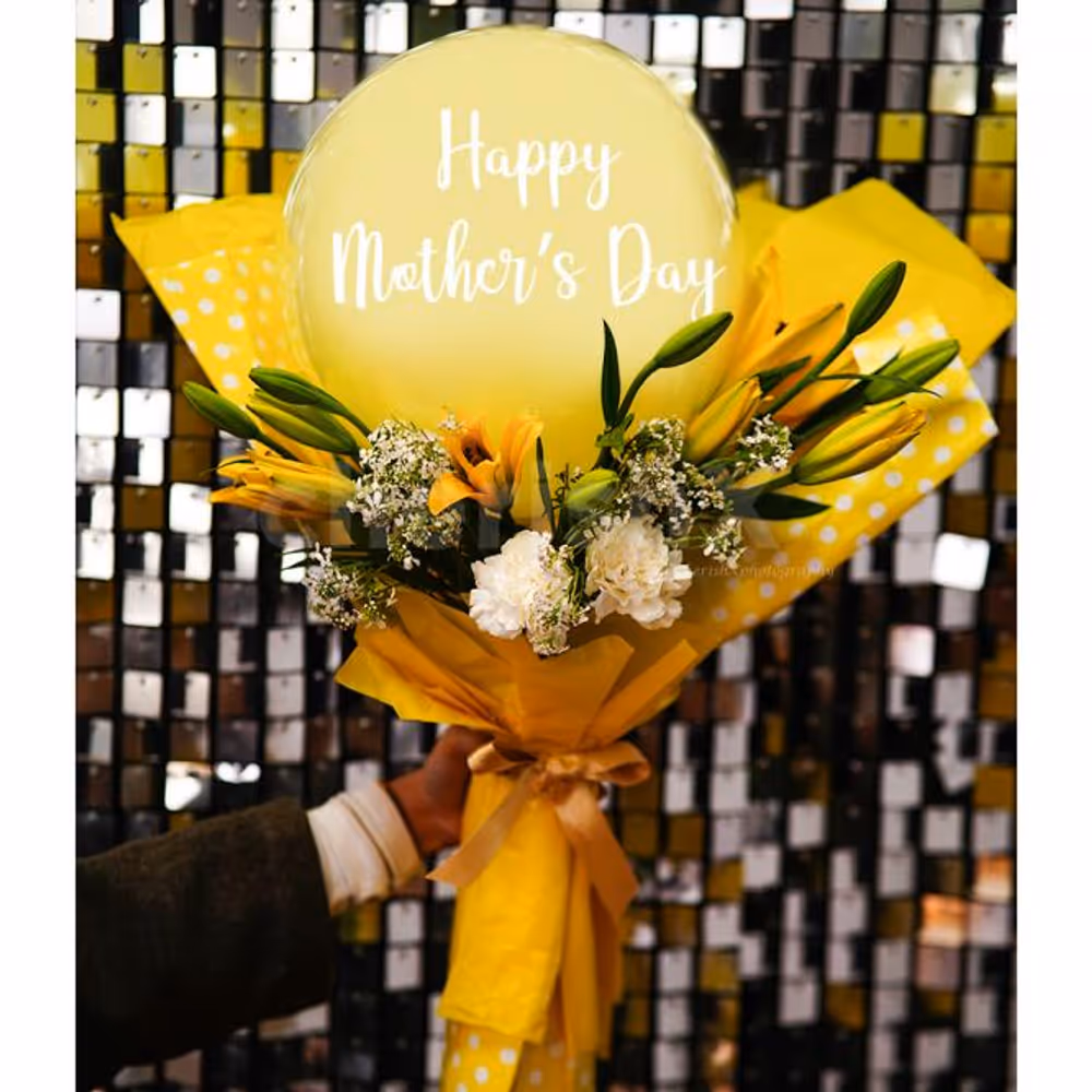 The beautiful and carefully chosen real flowers are a lovely addition to the unique bouquet