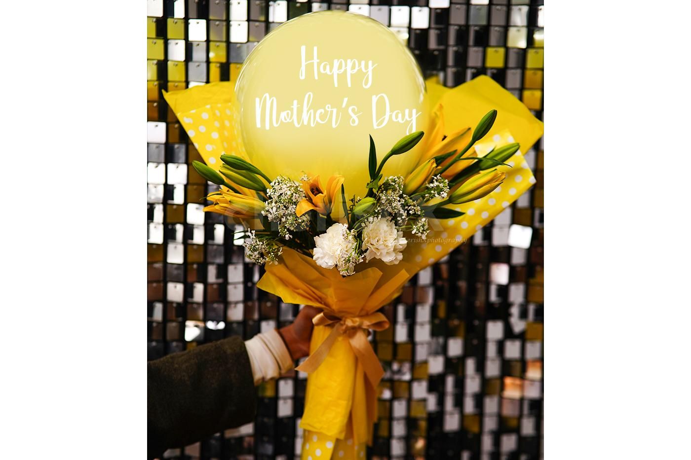 The beautiful and carefully chosen real flowers are a lovely addition to the unique bouquet
