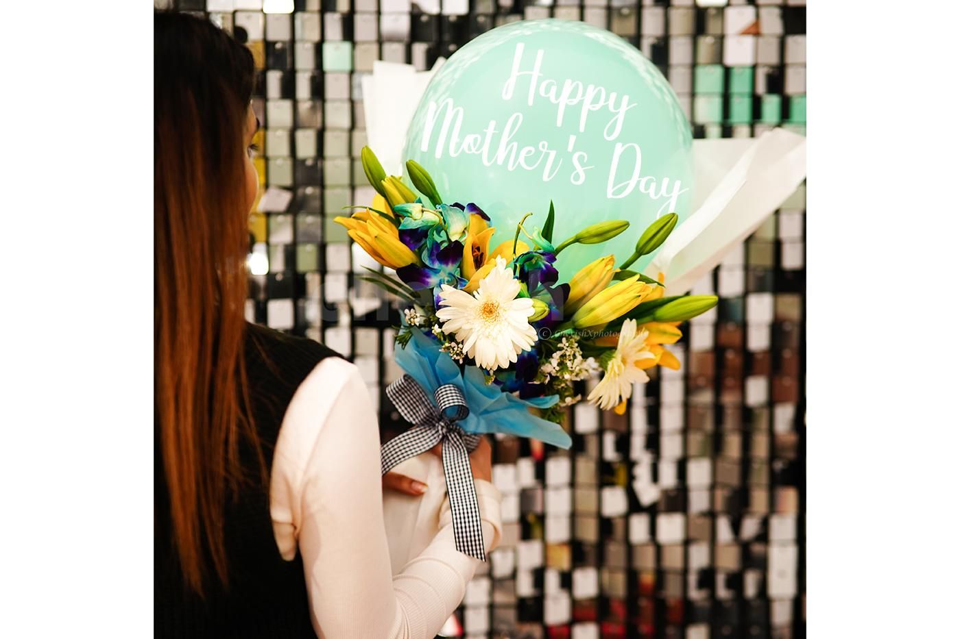 The blue colour of the bouquet is unique and absolutely pleasing