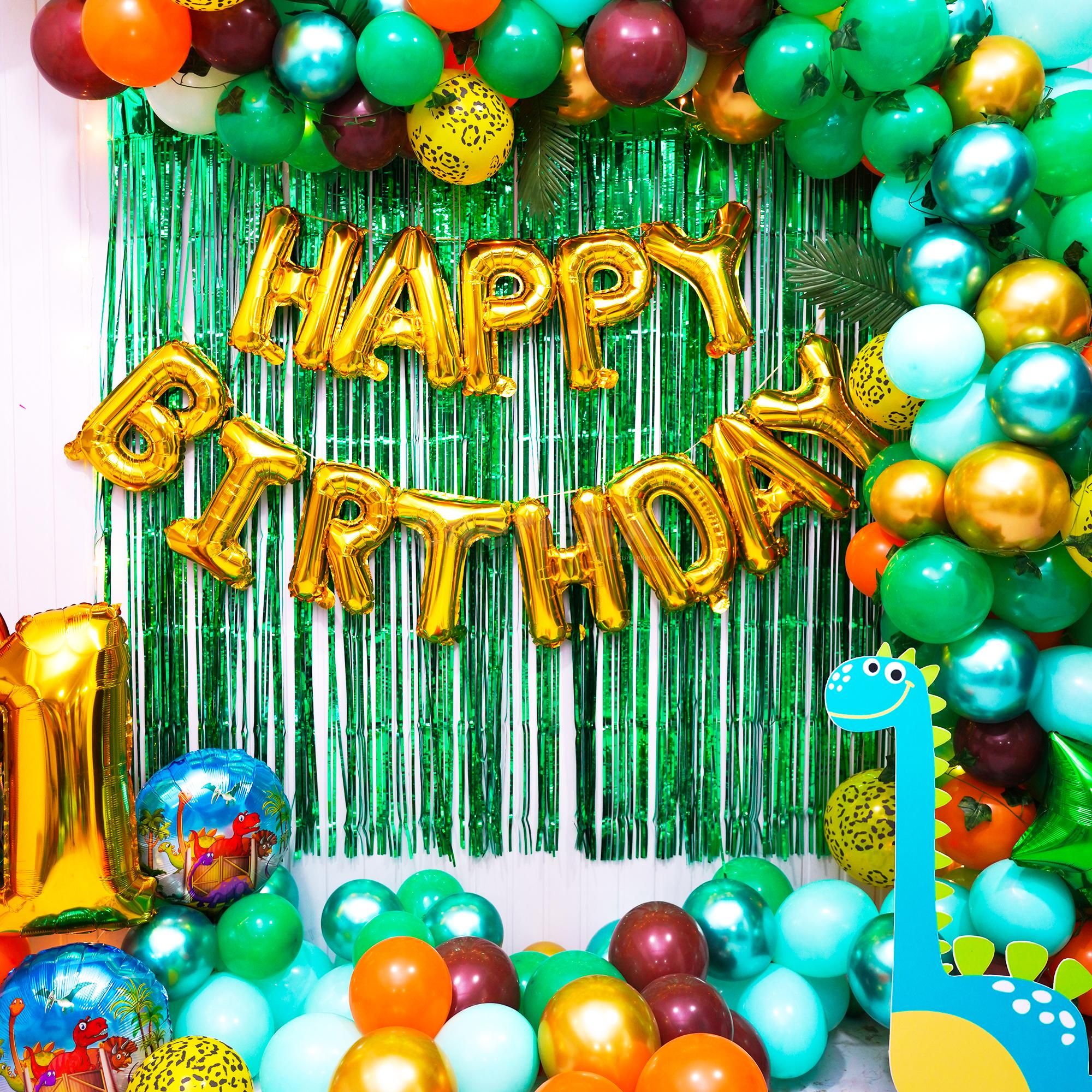The dinosaur sun board cut outs make it an adventurous birthday party