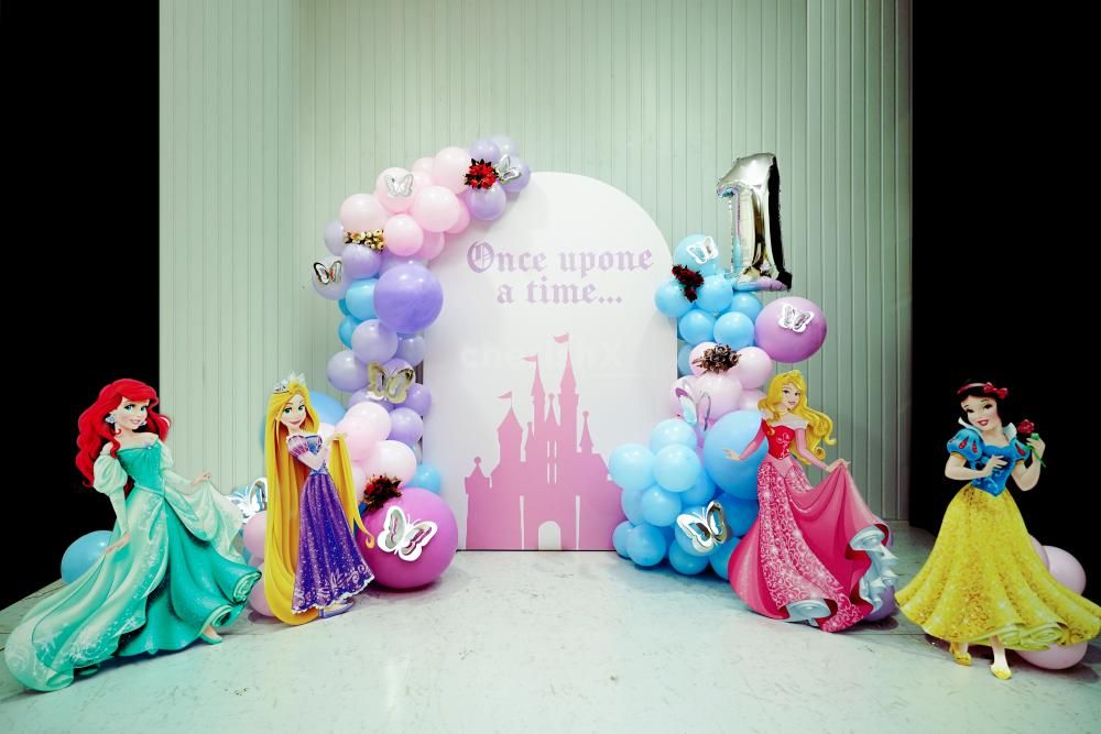 Make your kids the happiest with our once-upon-a-time birthday decor.