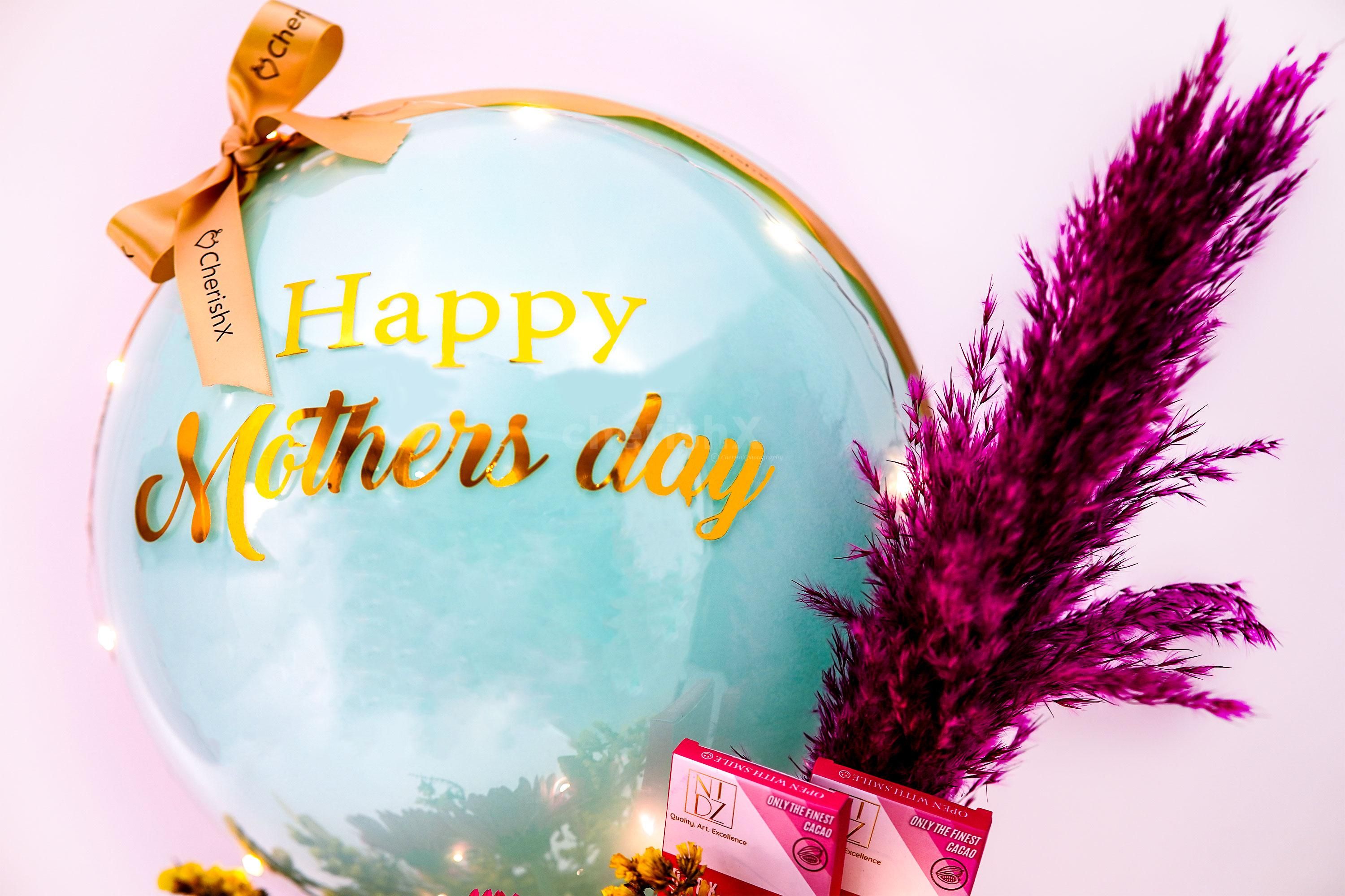 Surprise your mother with this stylish and colourful bucket of happiness