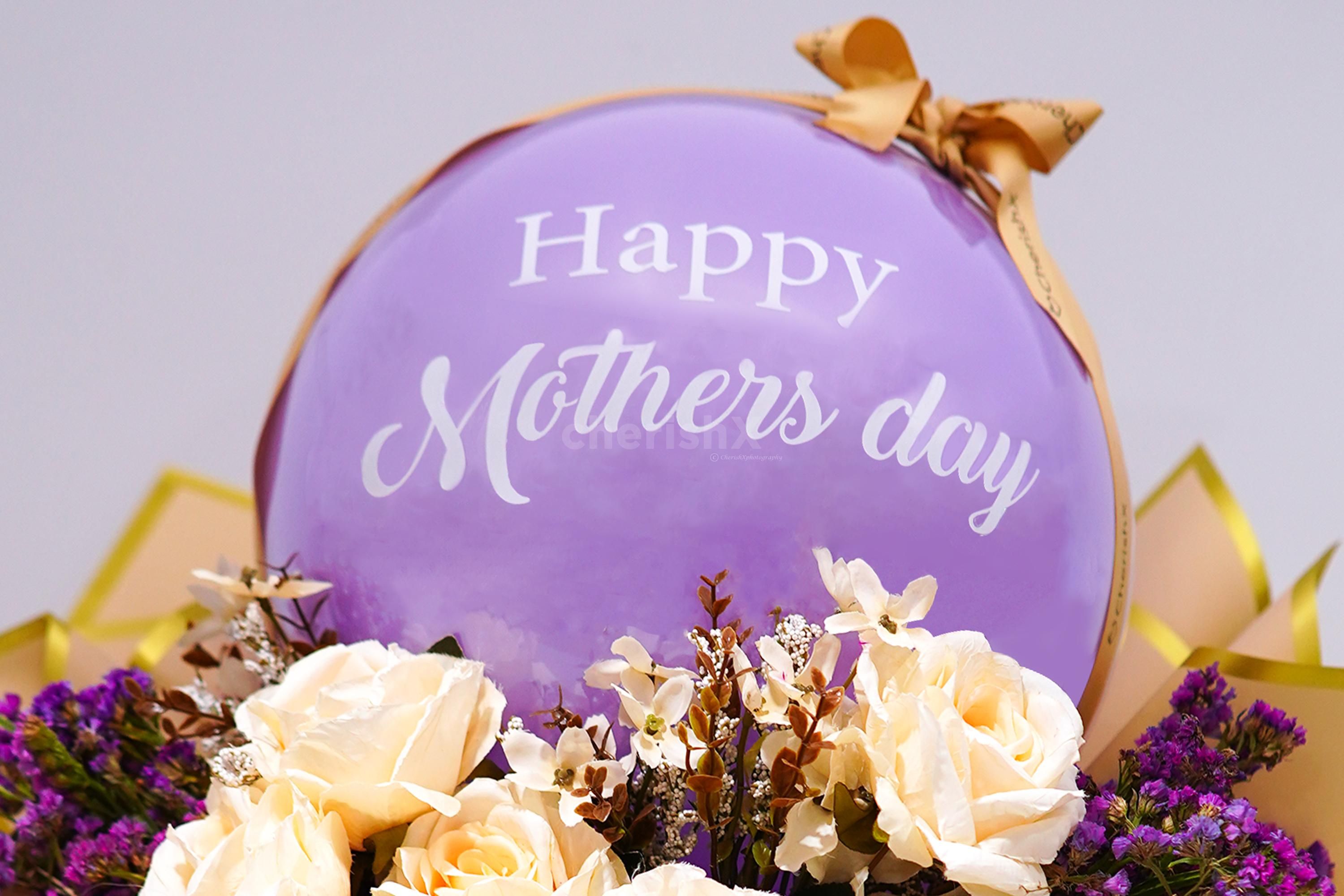 Surprise your mother with this delightful balloon and flower bouquet