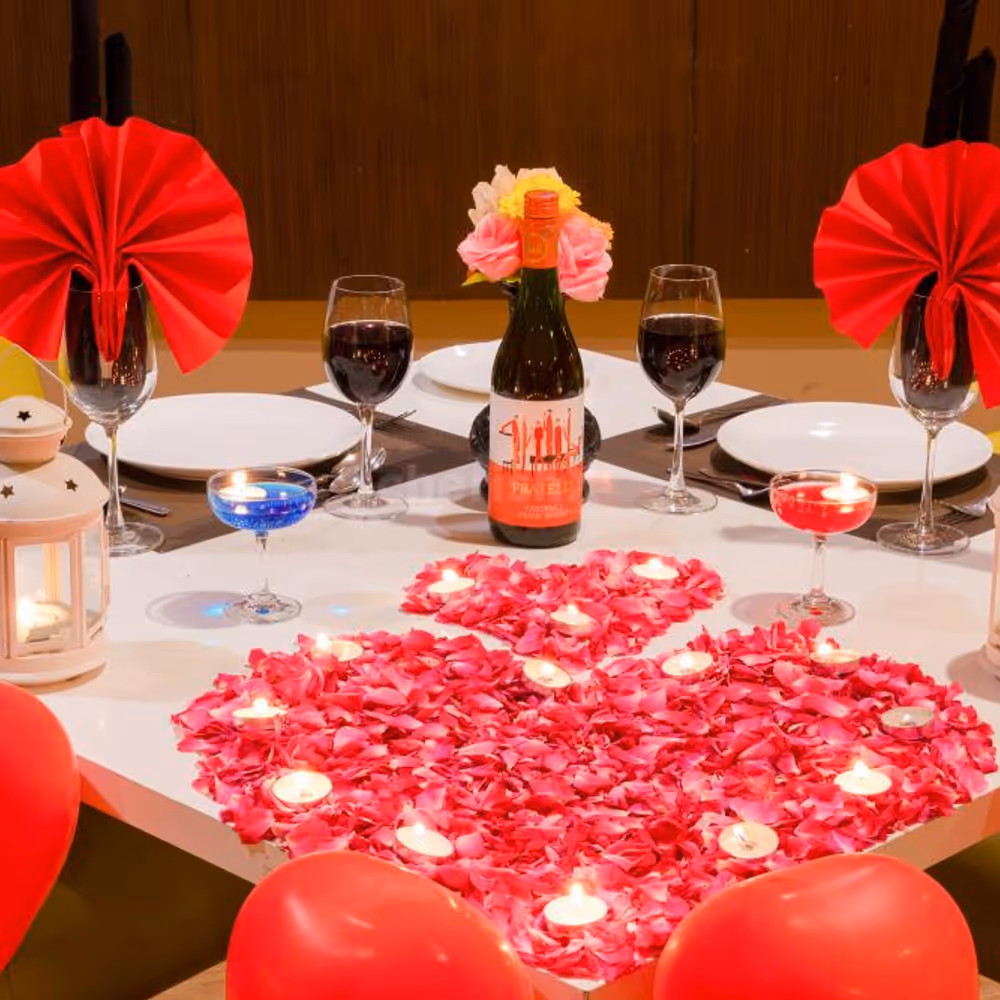 The heart-shaped balloons and candles set the perfect vibe for the romantic dinner night