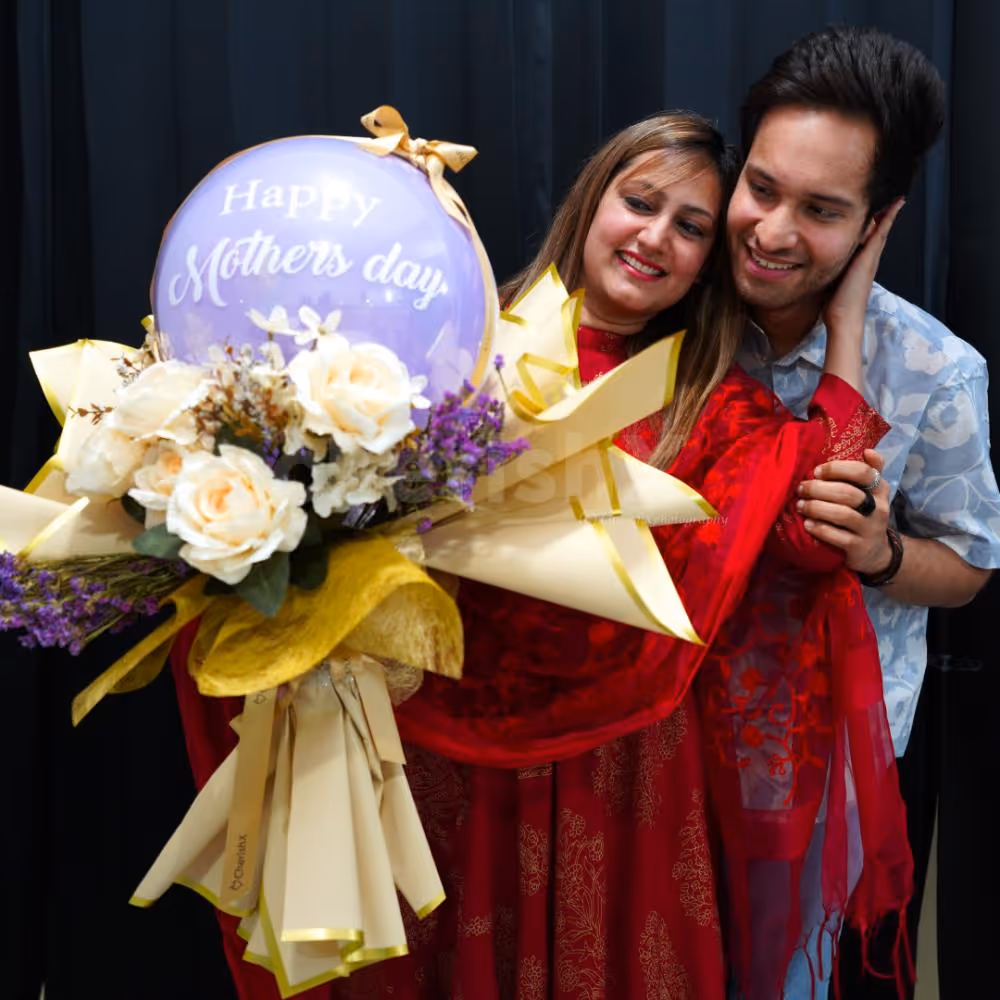 The net fabric is a unique addition enriching the outlook of the hamper