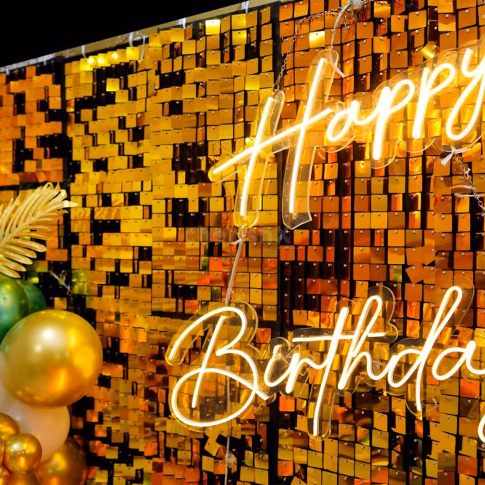 The sequin panel adds a touch of glamour and glitz to the Birthday Celebration decoration.