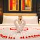 ndulge in a romantic room decorated with flowers.