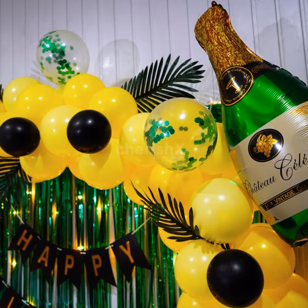 The enchanting foil accents also adds to the mirth of the decorations.