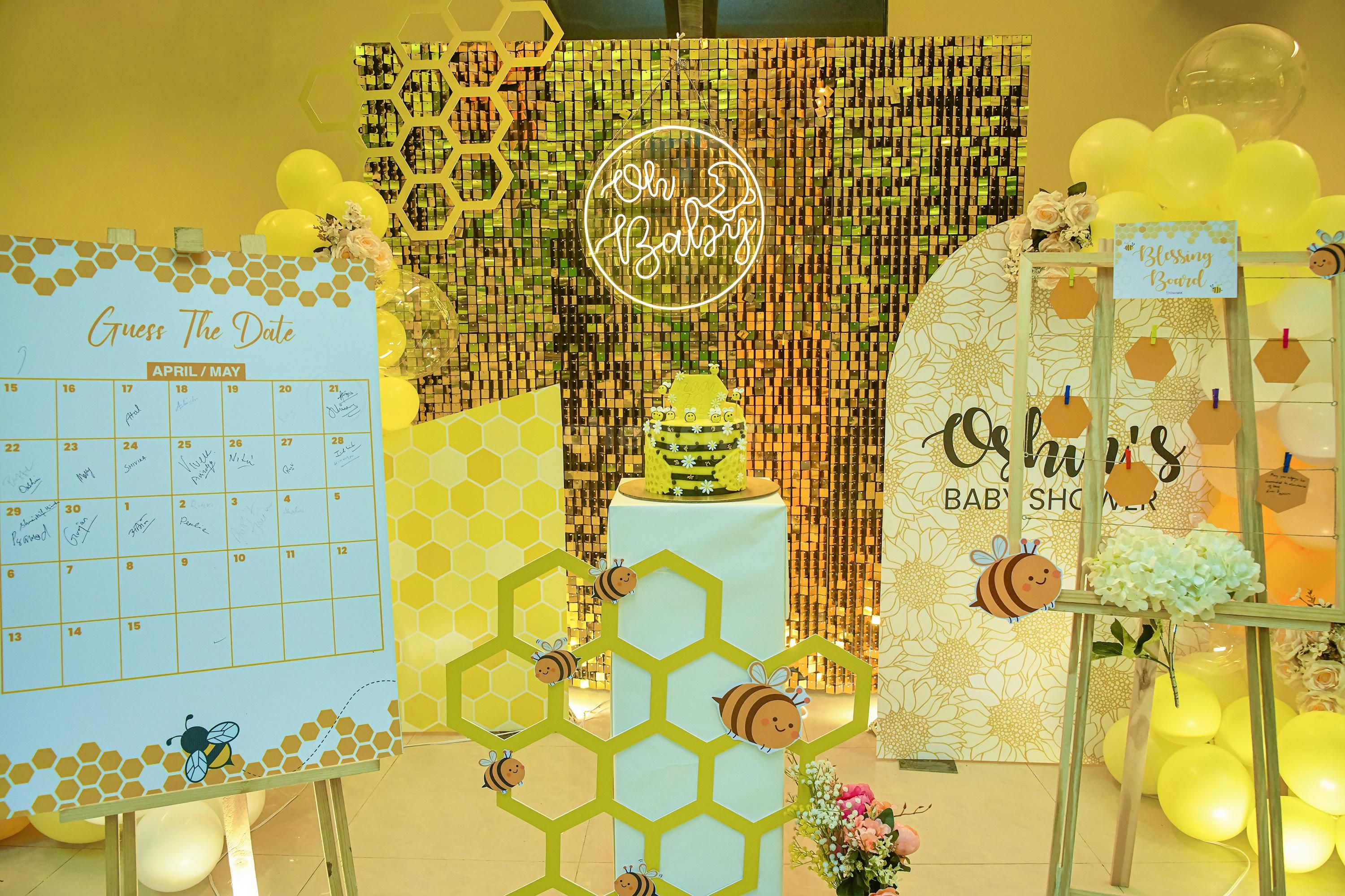 A touch of balloon-filled joy with flower bunches gives a unique touch to the decoration.