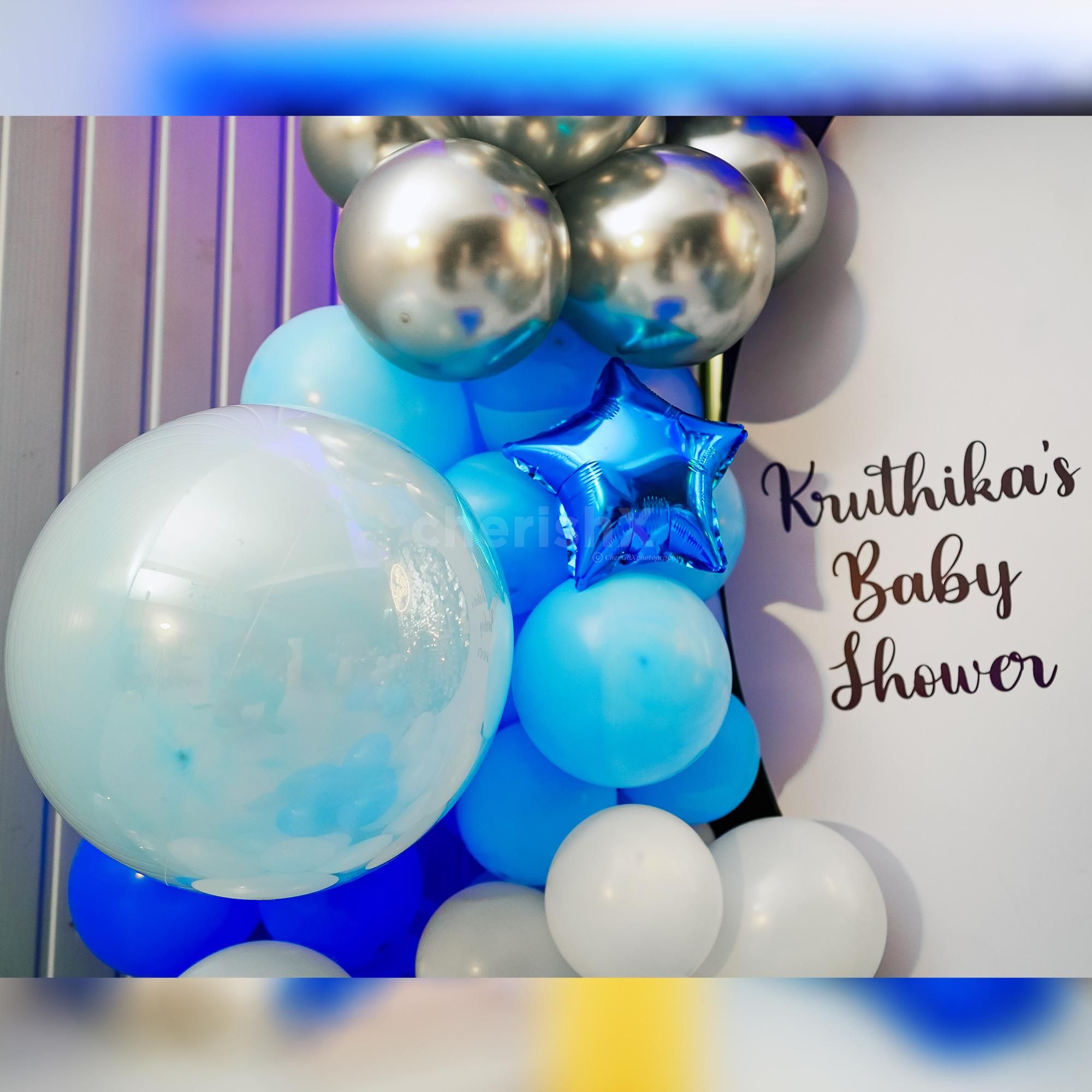 The soft glow of the Oh Baby Neon Light casts a gentle radiance, complementing the shimmering silver details and creating an atmosphere filled with love and tranquillity.