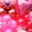 Light pink foil balloons set the dreamy ambience.